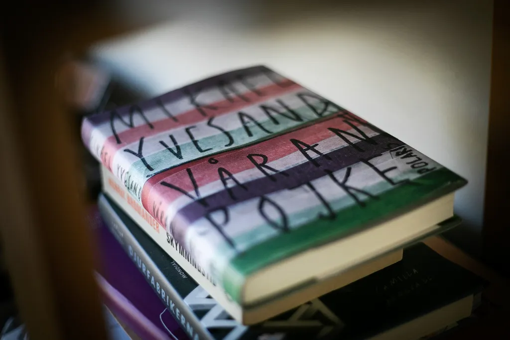 "Våran pojke" är löst baserad på dubbelmordet i Linköping som fick sin upplösning först 16 år senare. En förundersökning Mikael Yvesand har läst många gånger. 