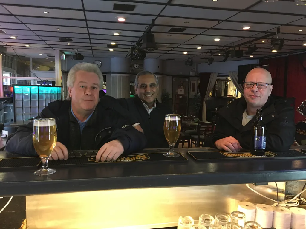 Sariq ayol ormonda sikiladi (foto)