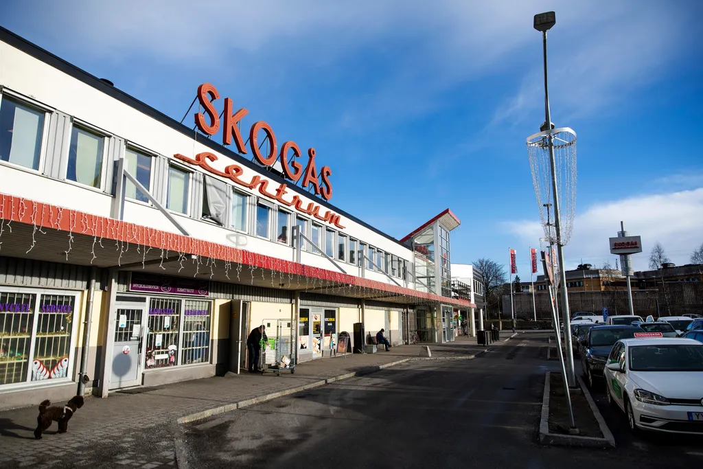 Fyra häktade för fyra år gammalt mord i Skogås | Mitt i