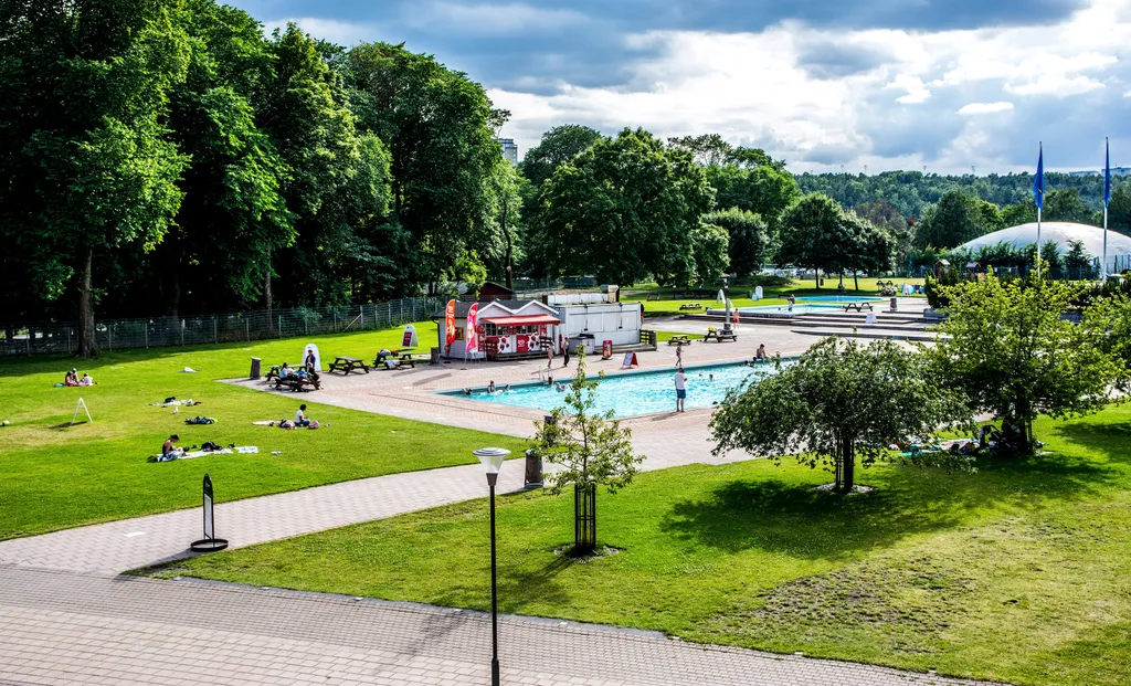 Las piscinas al aire libre han sido renovadas y abrirán en verano.