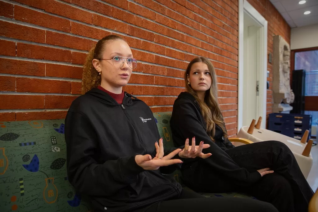 Gey yigit kamera oldida onanizm qiladi