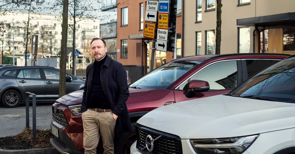 Johan fick p-böter på laddplats utan stolpe