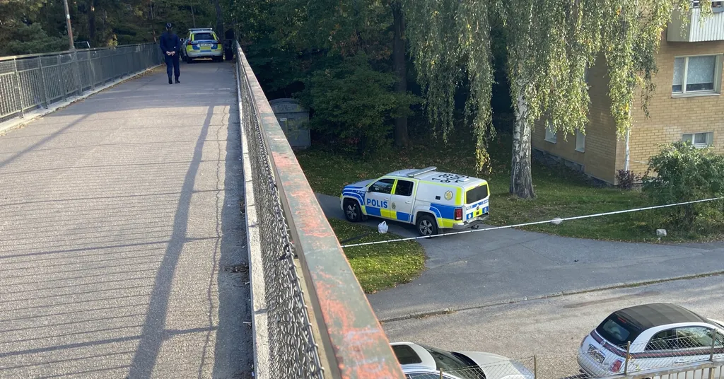 Stockholm police cordon off area near Skärmarbrink subway