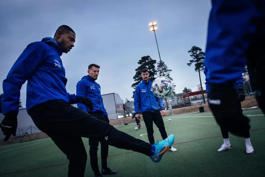 Enni Xokins Tyorner yalangoch